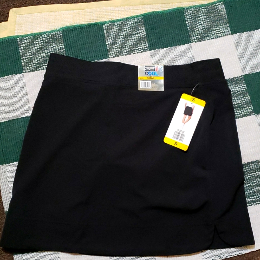32° Small Black Skirt/Skort NWT